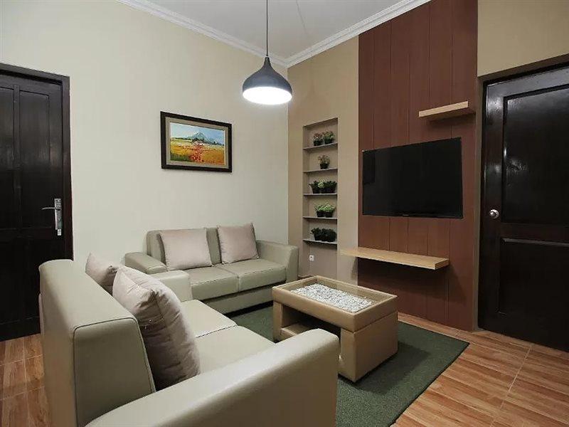 Oyo 572 Omah Gedongkuning Syariah Homestay Yogyakarta Exterior photo